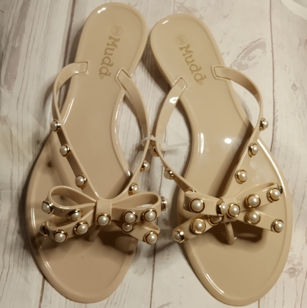 Mudd Women's Slip-on Thongs Flip Flops Cream Size 9 NWOT